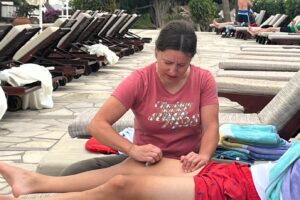 Beinmassage mit Gua Sha